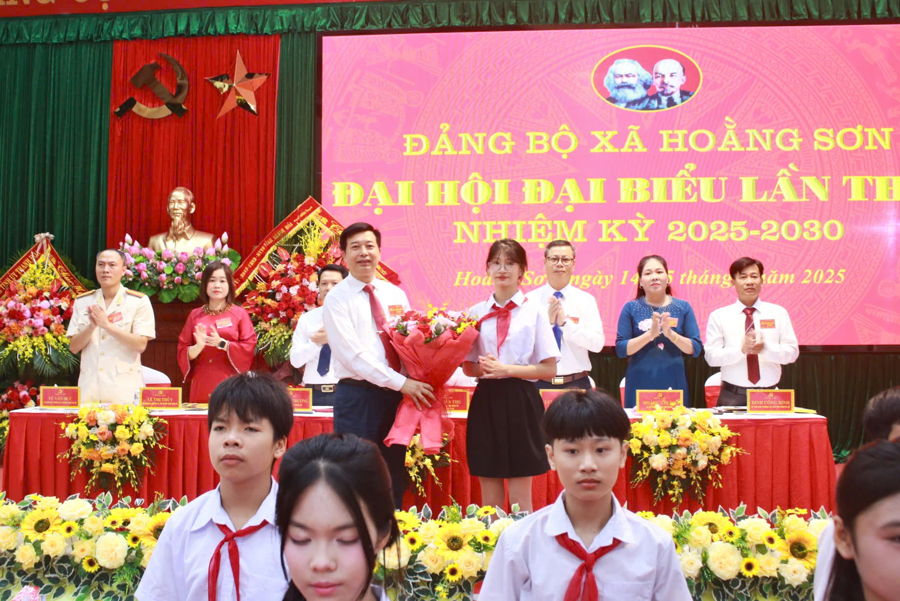 Anh-tin-bai