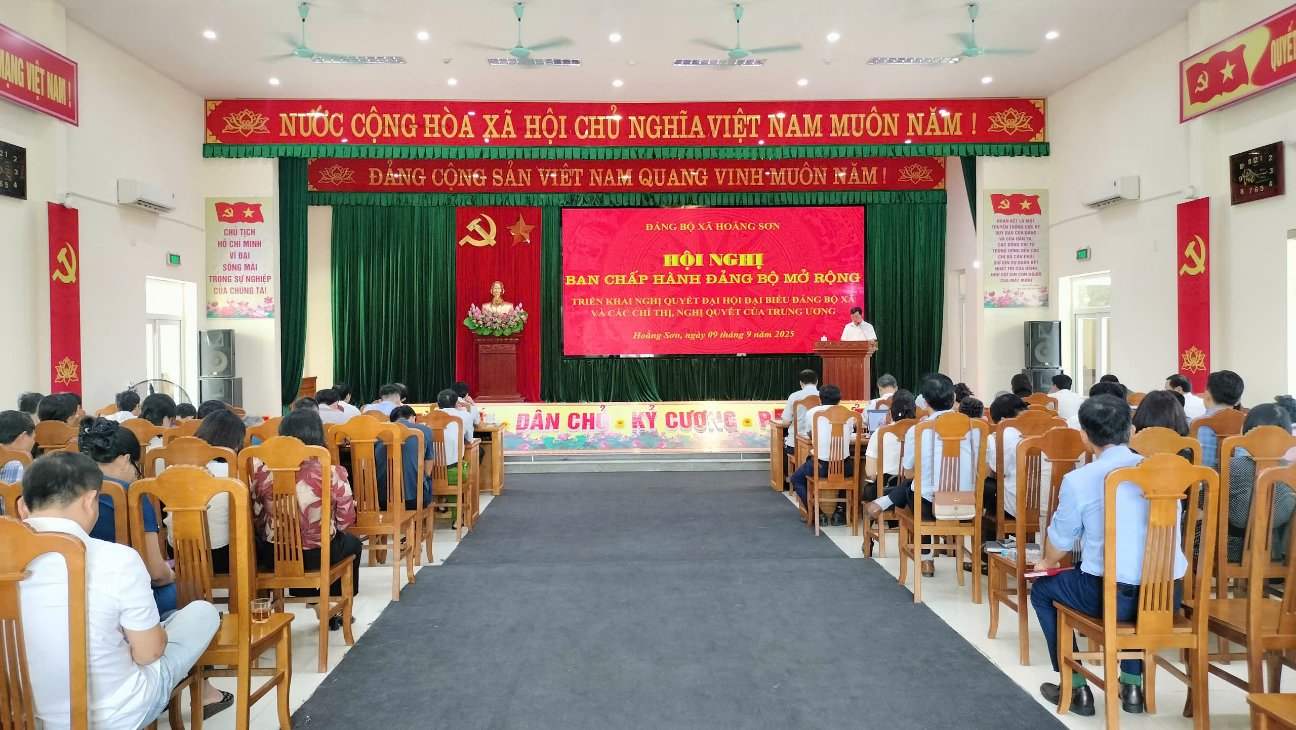 HỘI NGHỊ BAN CHẤP HÀNH ĐẢNG BỘ MỞ RỘNG TRIỂN KHAI NGHỊ QUYẾT ĐẠI HỘI ĐẠI BIỂU ĐẢNG BỘ XÃ VÀ CÁC CHỈ THỊ, NGHỊ QUYẾT CỦA TRUNG ƯƠNG
