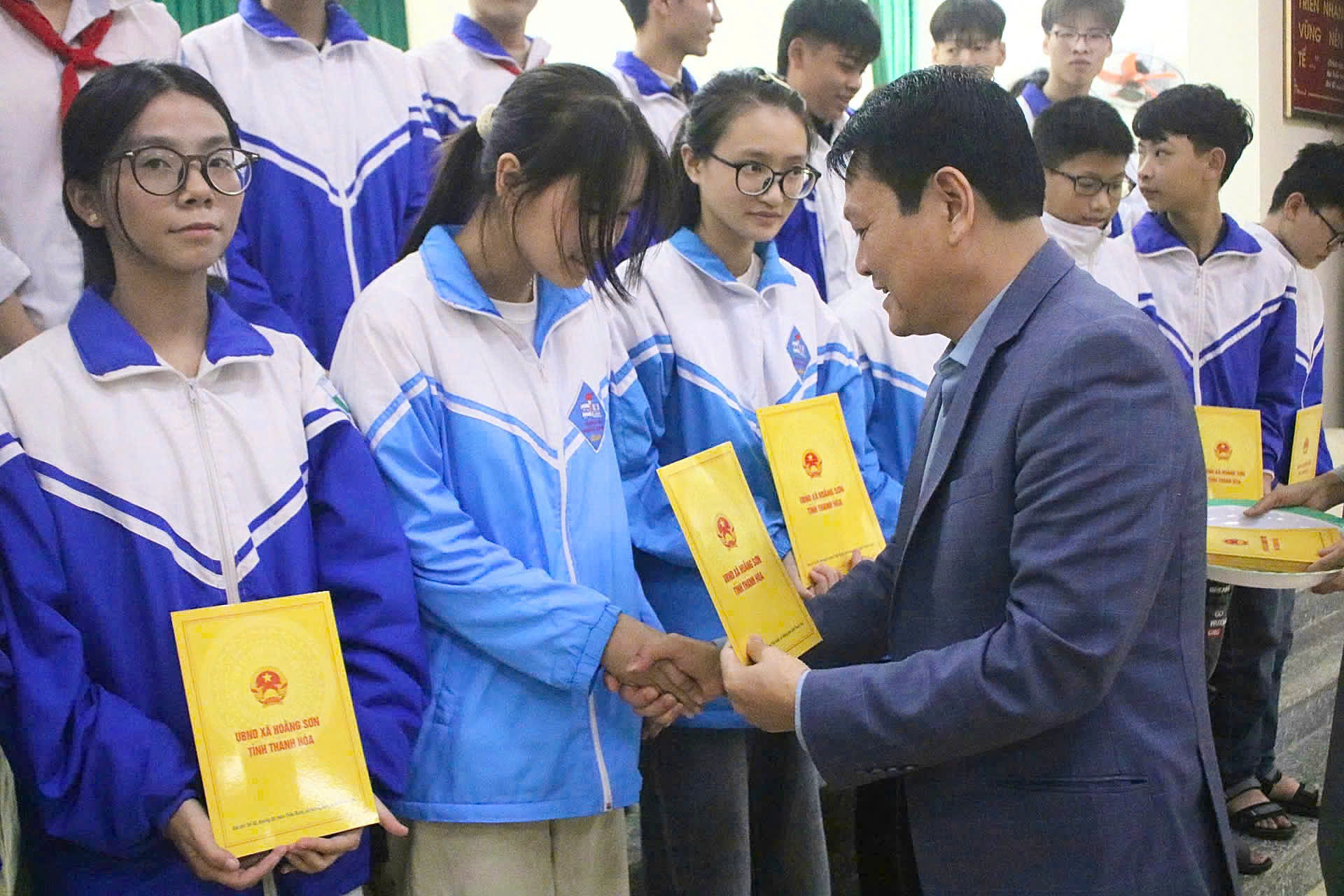 Anh-tin-bai