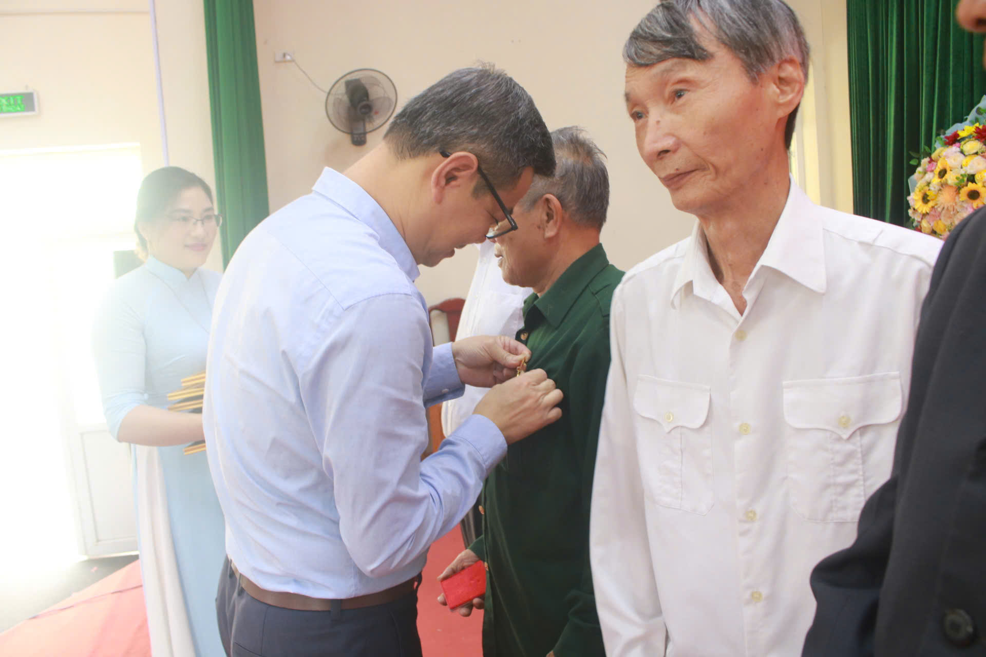 Anh-tin-bai