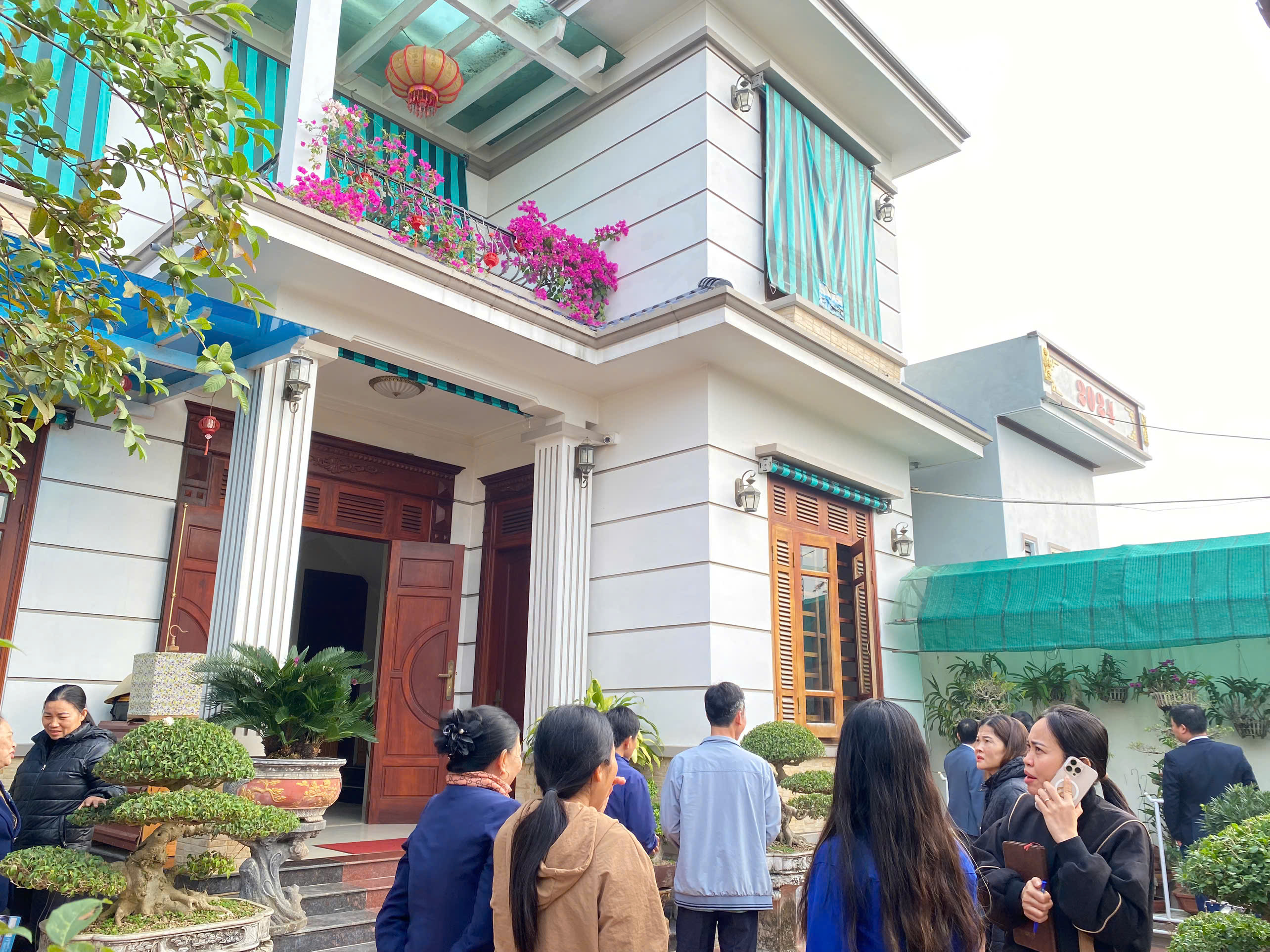 Anh-tin-bai