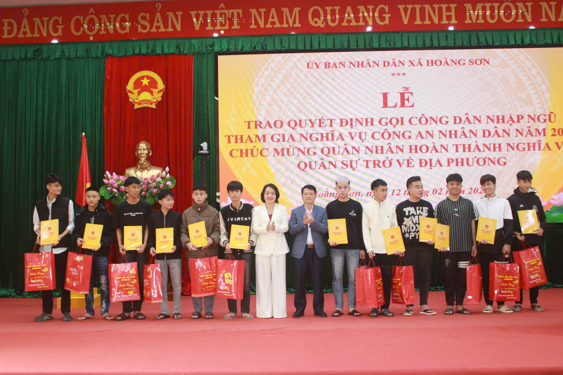 Anh-tin-bai