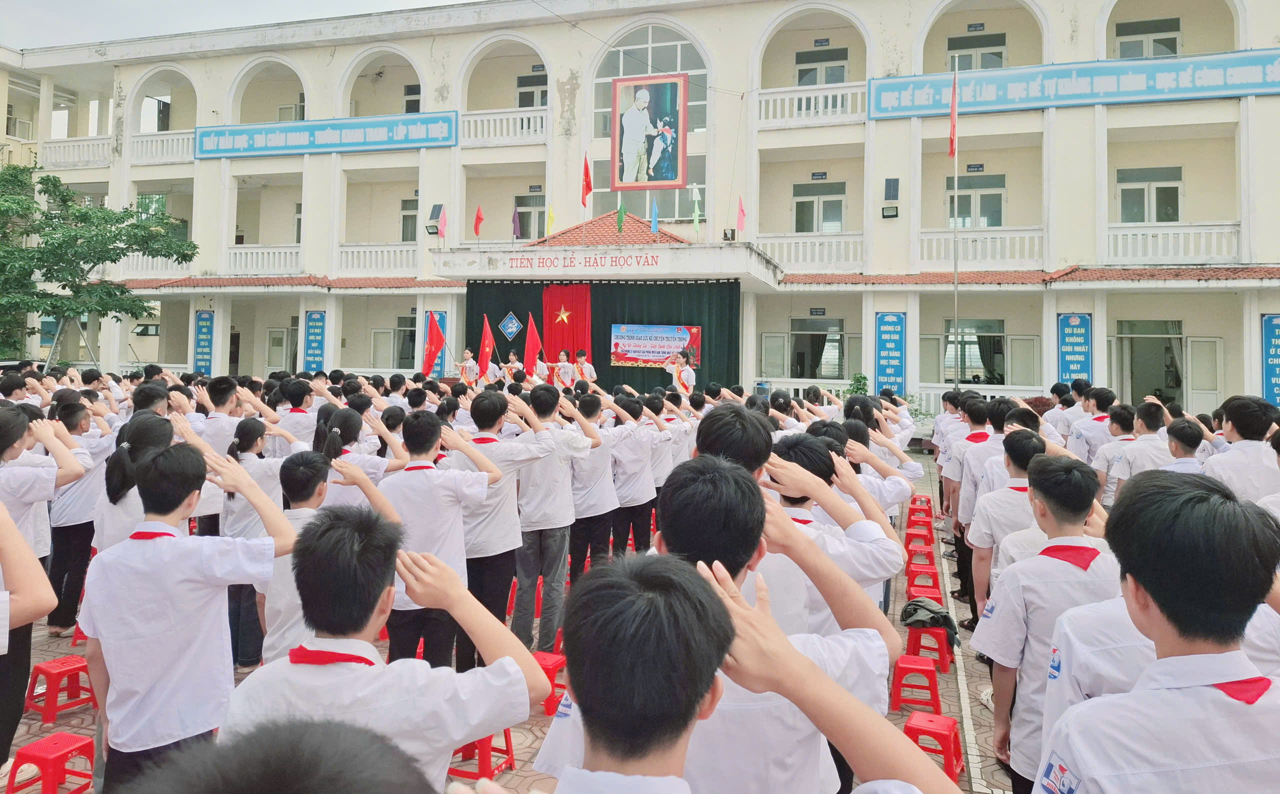 Anh-tin-bai