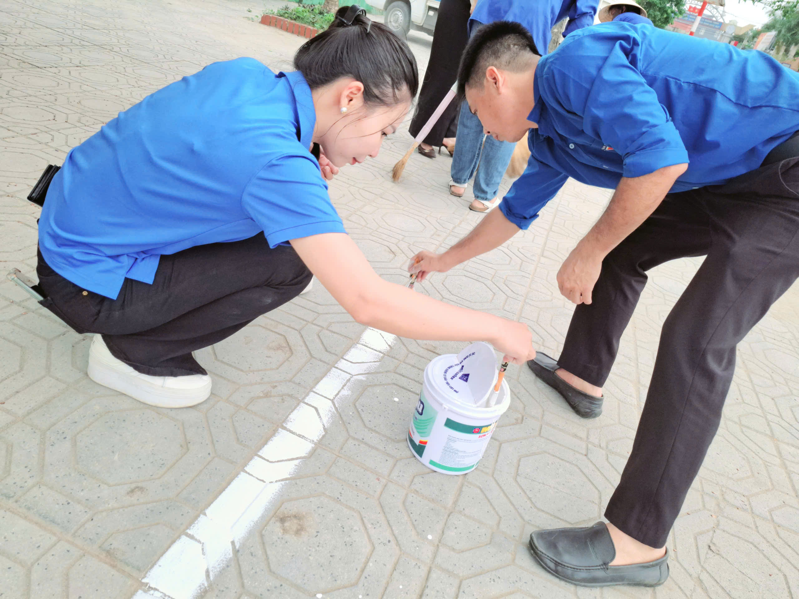 Anh-tin-bai