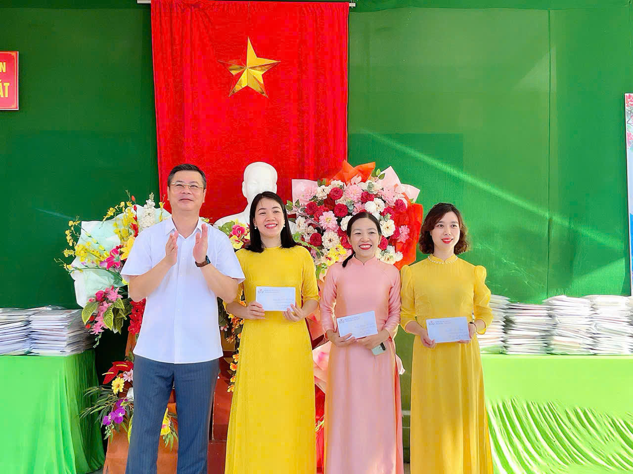 Anh-tin-bai