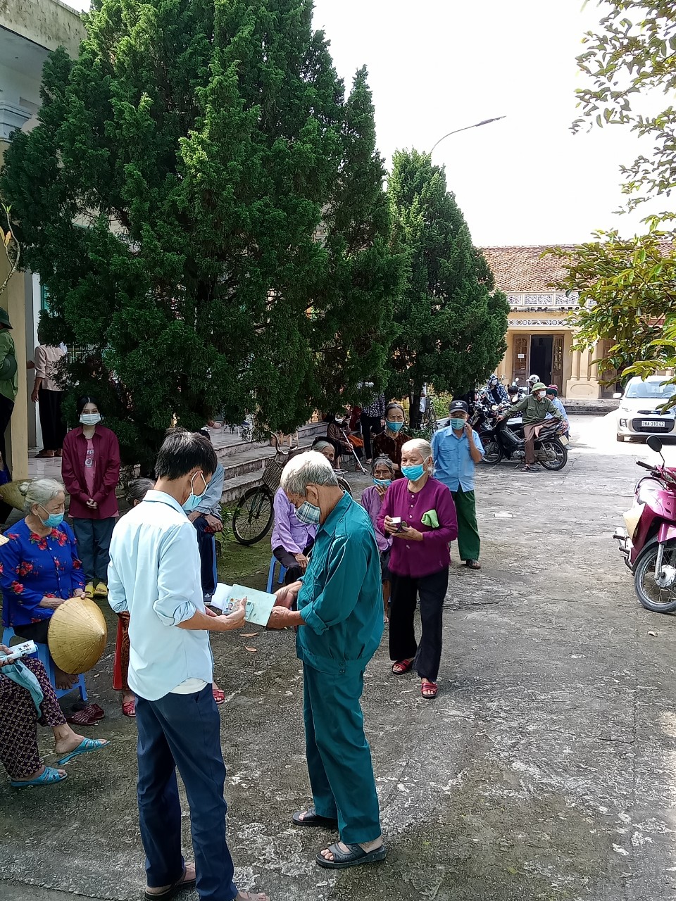Xã Hoằng Sơn thực hiện tiêm phòng vắc xin Covid  19