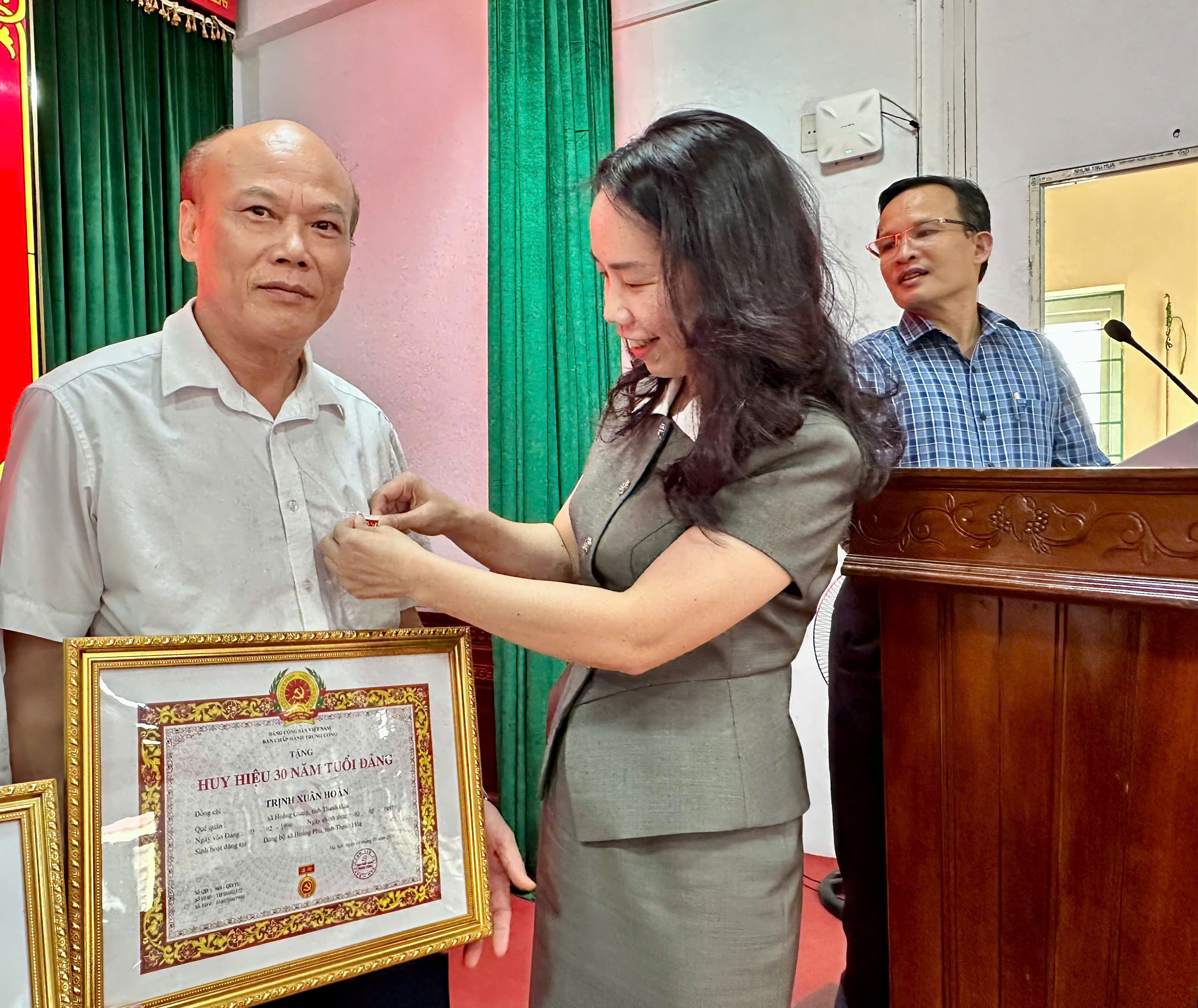 Anh-tin-bai