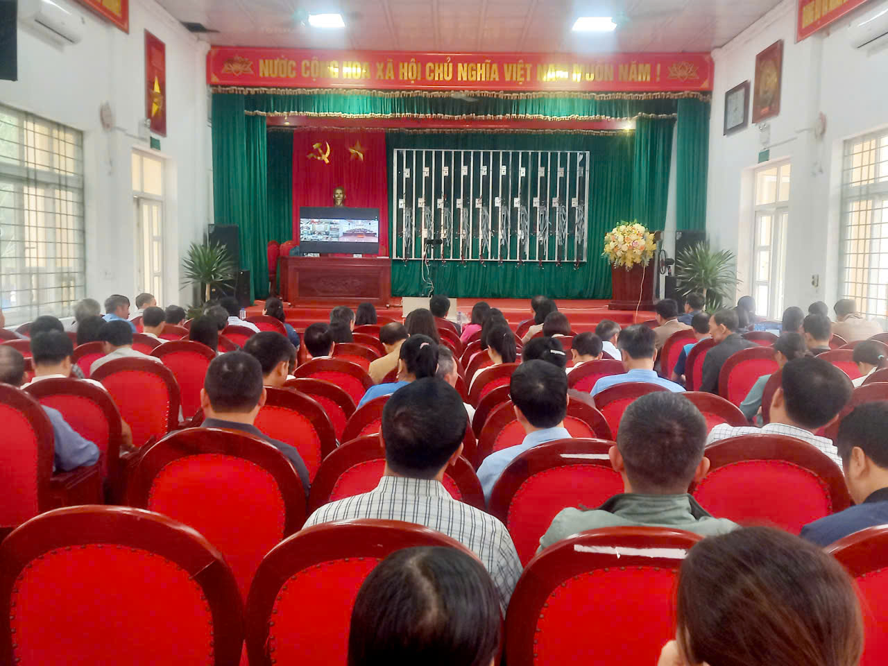 XÃ HOẰNG PHÚ THAM DỰ HỘI NGHỊ TRỰC TUYẾN TẬP HUẤN ỨNG DỤNG “ SỔ TAY ĐẢNG VIÊN ĐIỆN TỬ”.