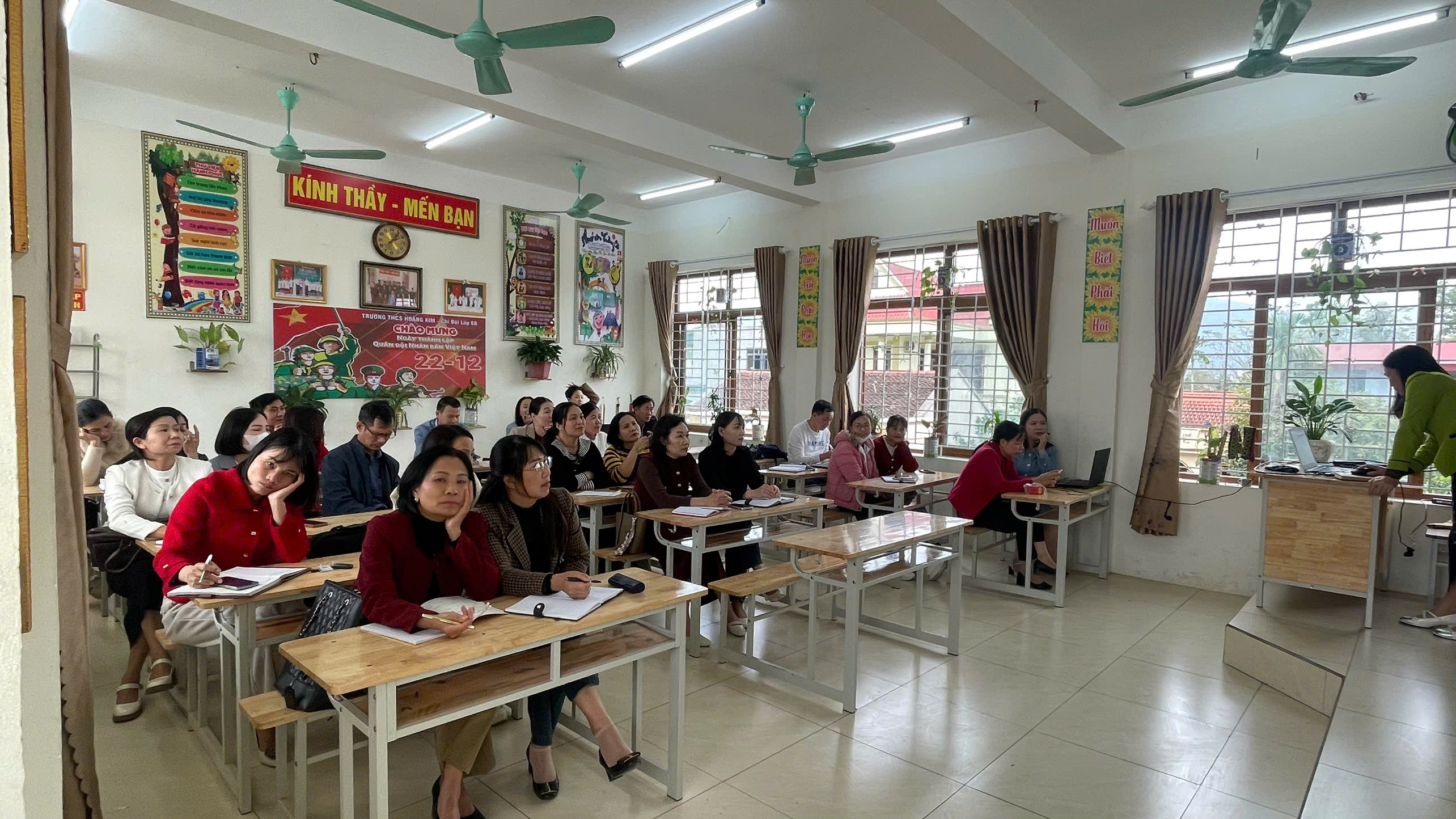 Hoằng Phú đẩy mạnh giáo dục toàn diện qua tập huấn tích hợp lý tưởng, đạo đức, lối sống theo Chương trình GDPT 2018.