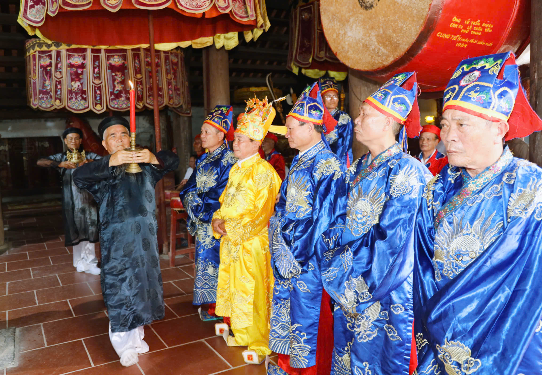 Anh-tin-bai