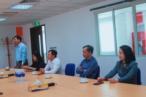 2. Các đồng chí Thường trực Huyện ủy, Phó Chủ tịch HĐND, Phó Chủ tịch UBND tại buổi làm việc..jpg