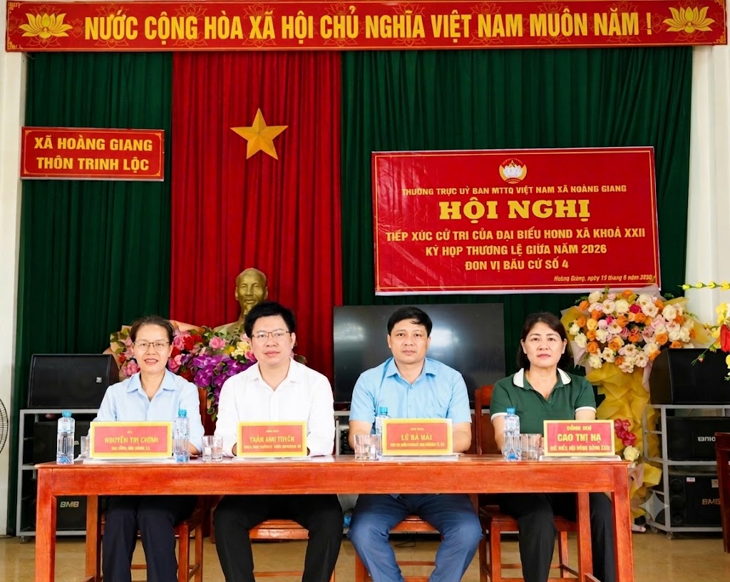 Tổ đại biểu HĐND số 4 xã Hoằng Giang tiếp xúc cử tri tại thôn Trinh Lộc.