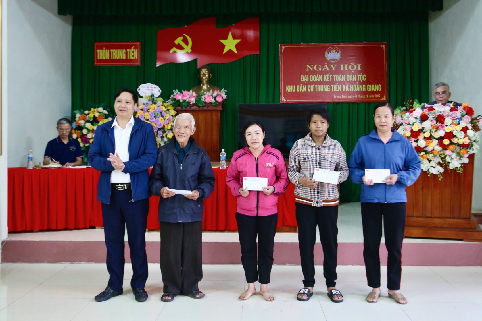 Anh-tin-bai