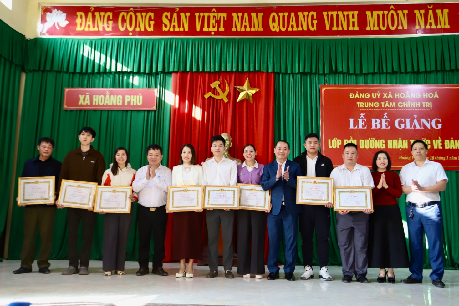 Bế giảng lớp Bồi dưỡng nhận thức về đảng khóa 2 năm 2026