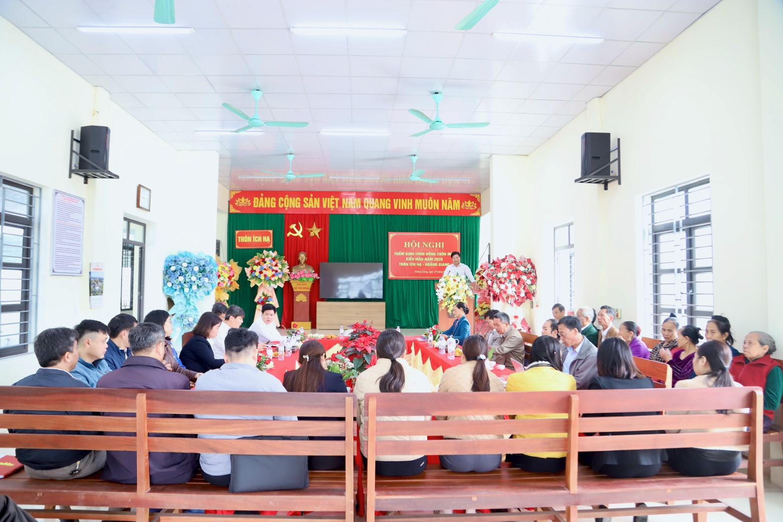 Thẩm định các tiêu chí thôn nông thôn mới kiểu mẫu đối với thôn Ích Hạ