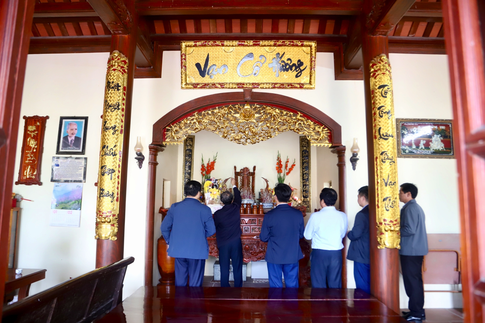 Anh-tin-bai