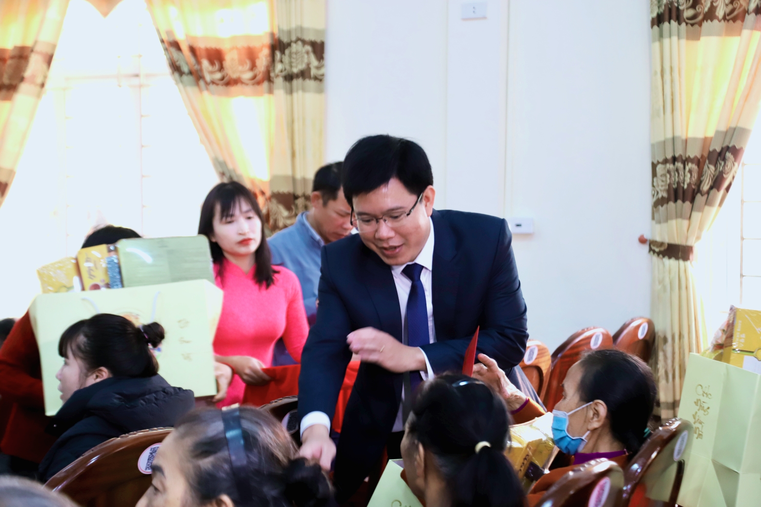 Anh-tin-bai