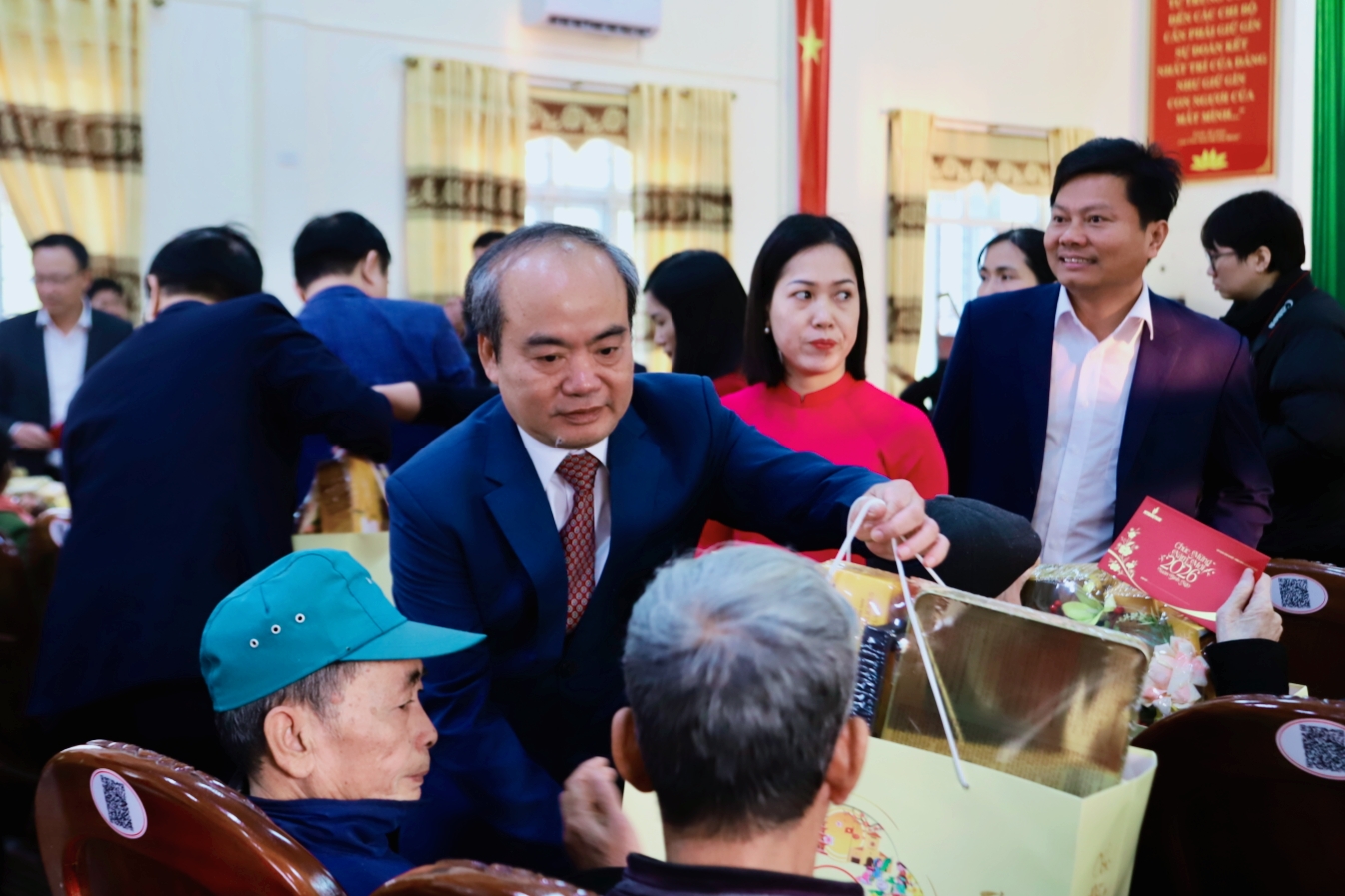 Anh-tin-bai