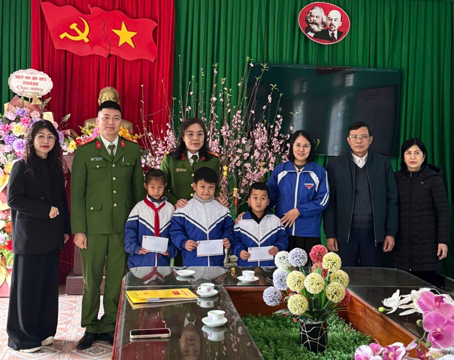 Anh-tin-bai