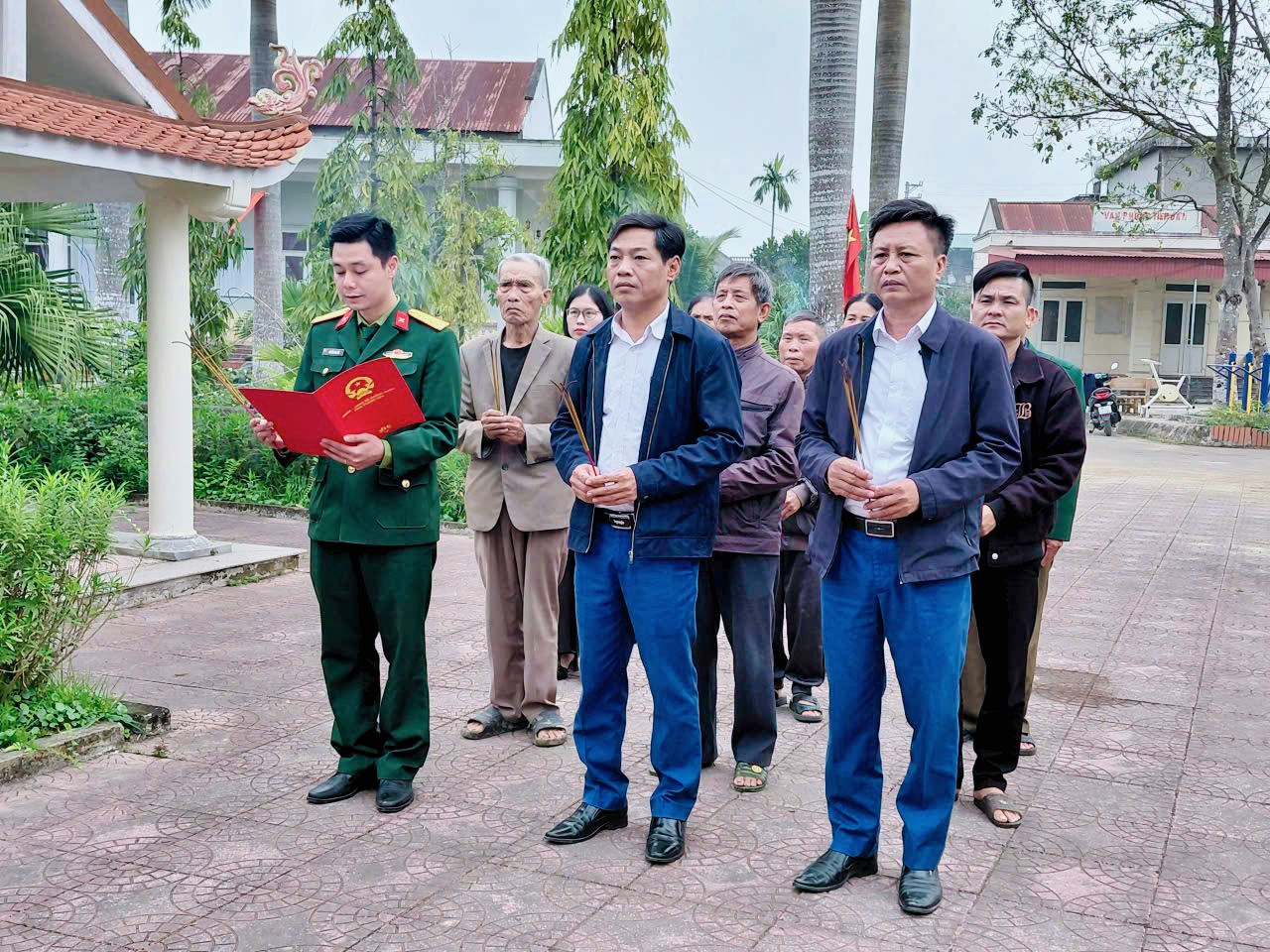 Anh-tin-bai