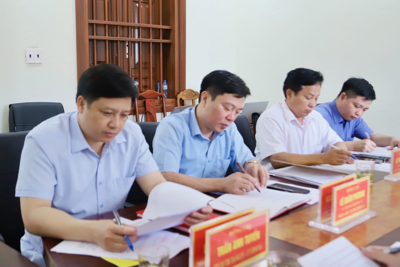 Anh-tin-bai
