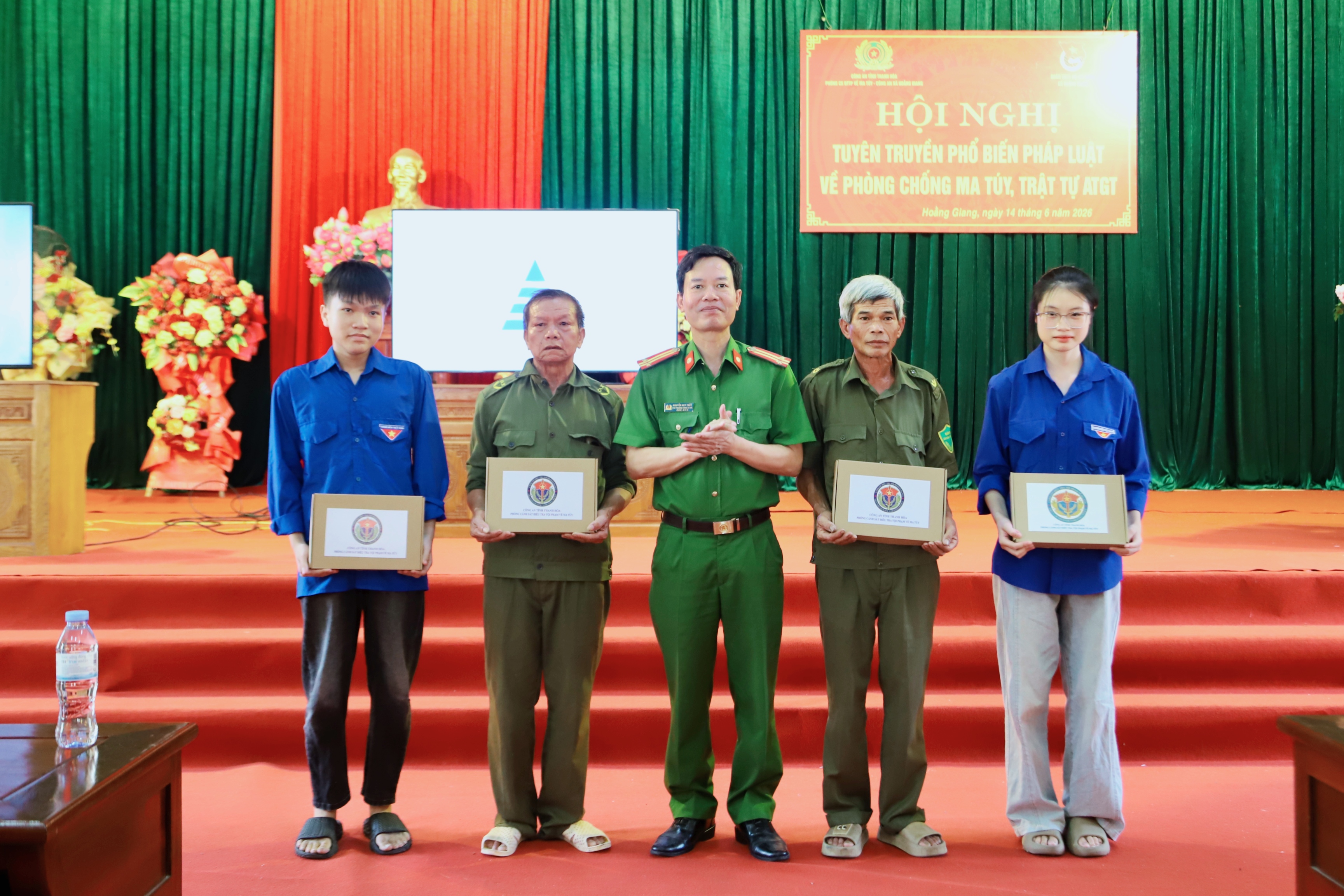 Anh-tin-bai