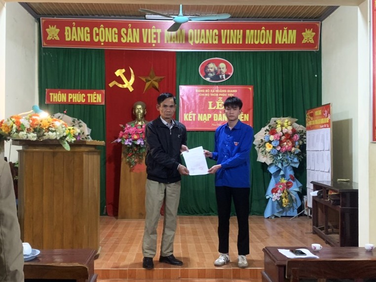 Xã Hoằng Giang kết nạp 23 đảng viên mới nhân dịp kỷ niệm 96 năm Ngày thành lập Đảng cộng sản Việt Nam (3/2/1930 – 3/2/2026)