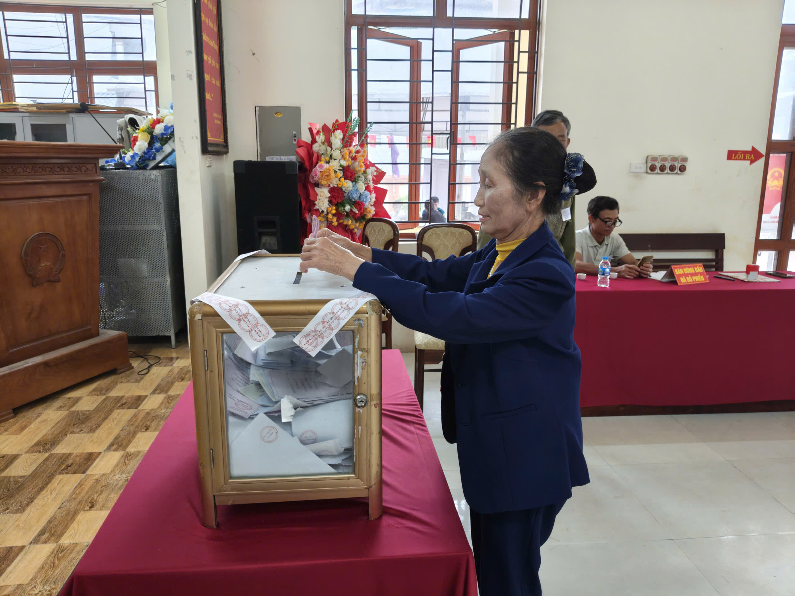 Anh-tin-bai