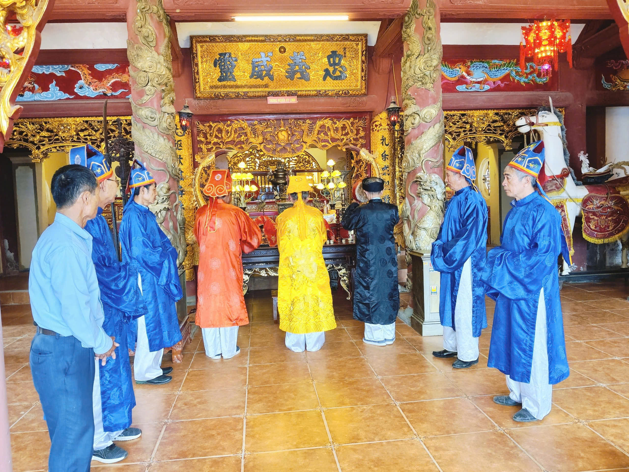 Anh-tin-bai