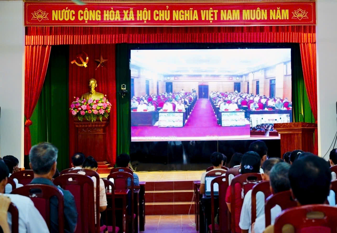 Xã Hoằng Giang tham dự Hội nghị quán triệt các nghị quyết, chỉ thị, kết luận của Trung ương và của tỉnh.