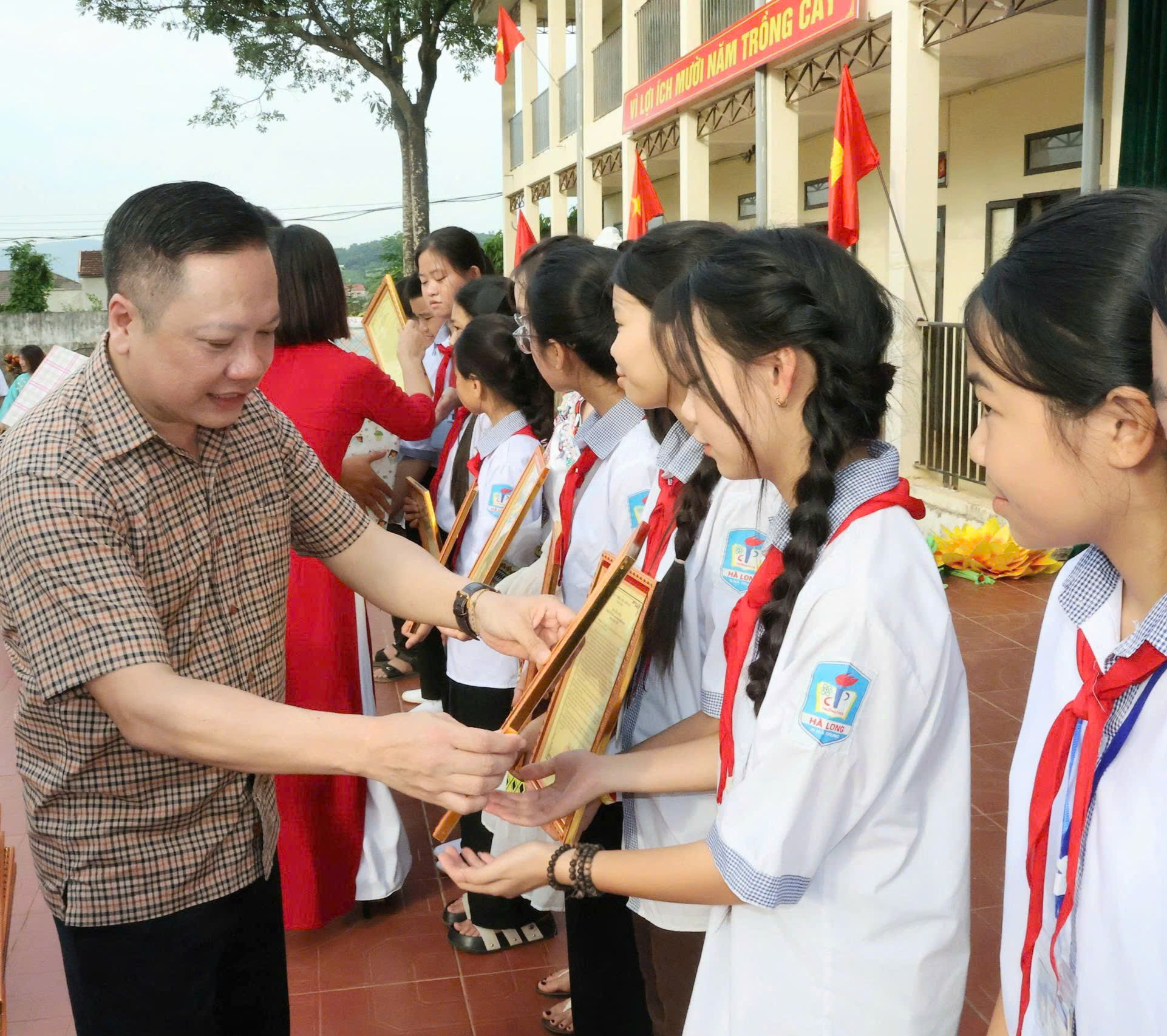 Anh-tin-bai