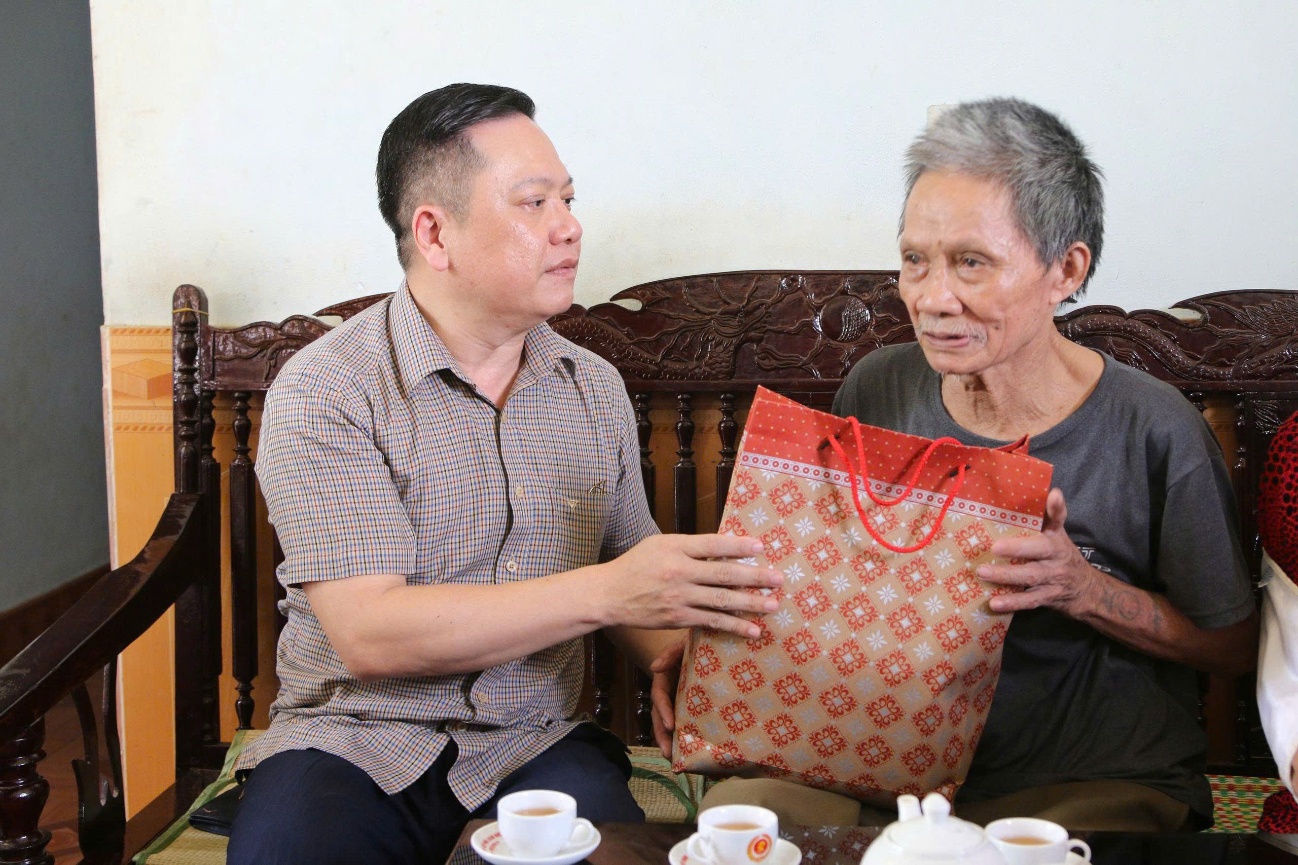 Anh-tin-bai