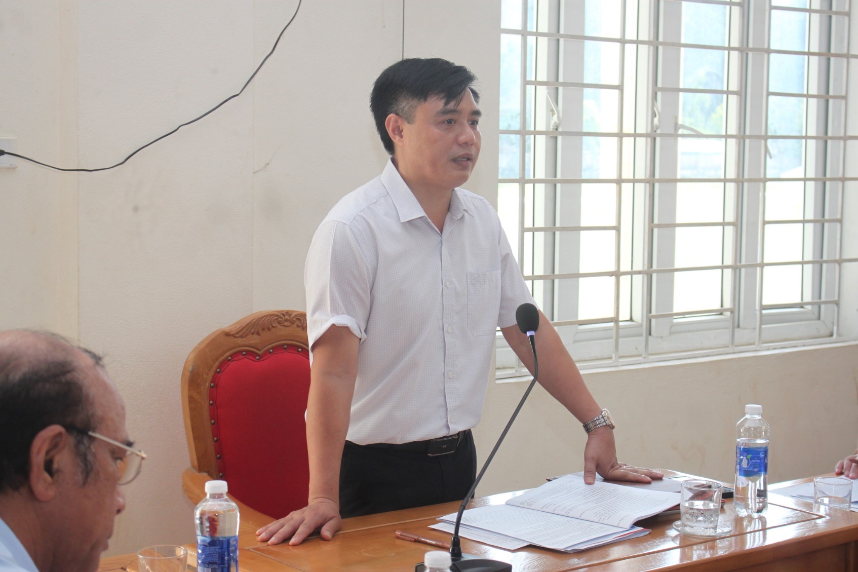 Có thể là hình ảnh về 2 người