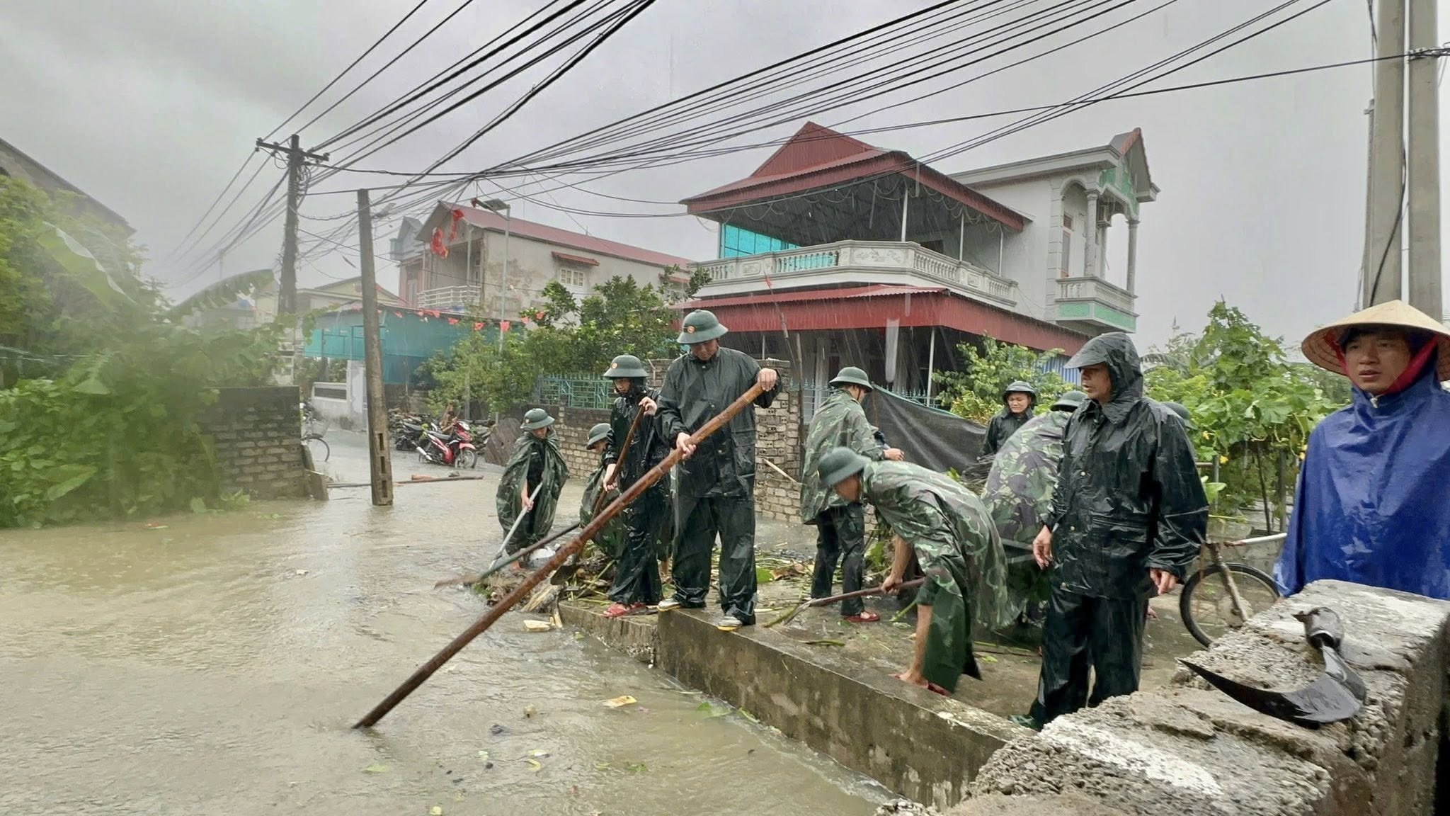 Có thể là hình ảnh về 8 người