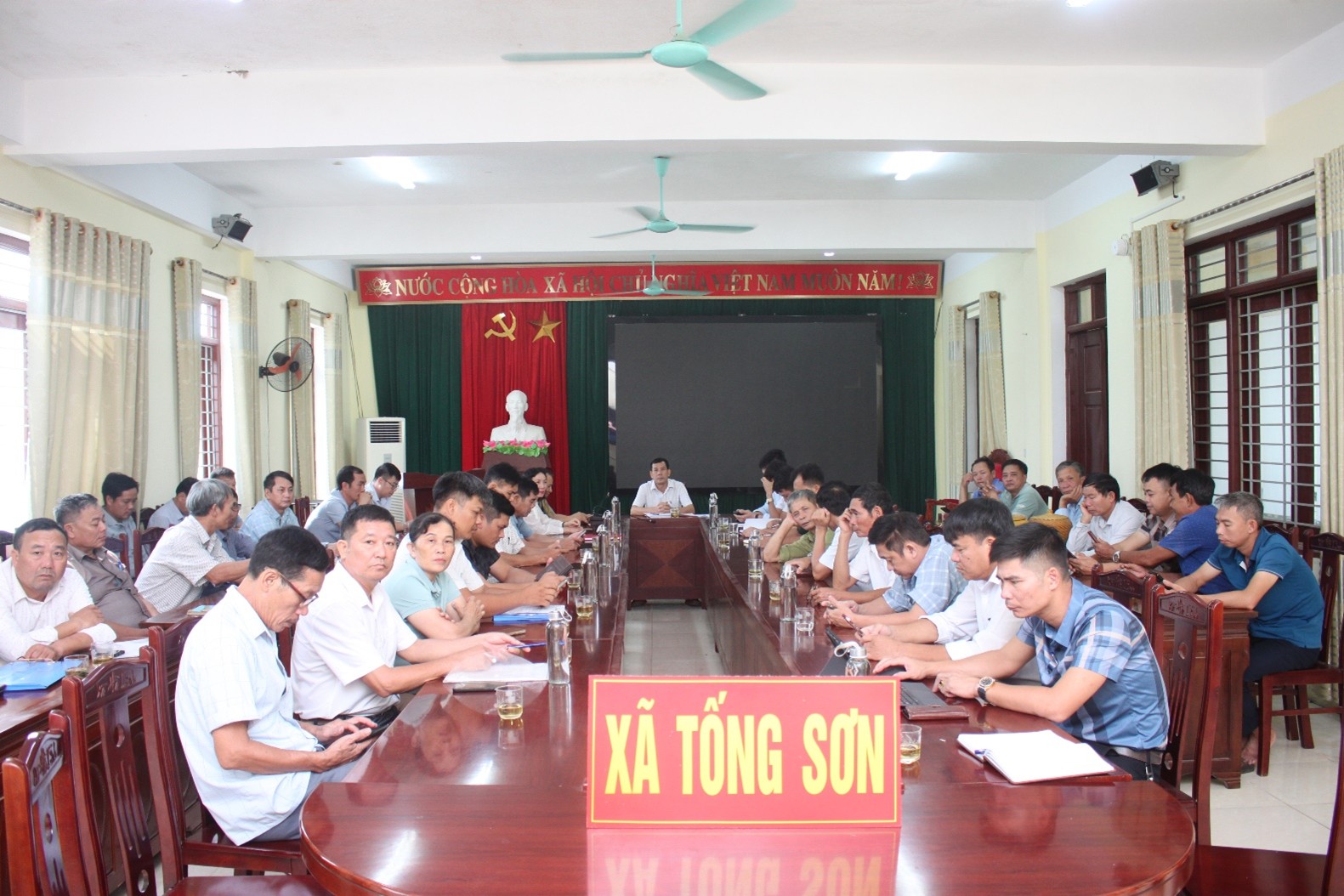 Xã Tống Sơn dự hội nghị trực tuyến toàn tỉnh tổng kết công tác tuyển chọn, gọi công dân nhập ngũ và thực hiện nghĩa vụ tham gia Công an Nhân dân năm 2025, triển khai nhiệm vụ năm 2026.