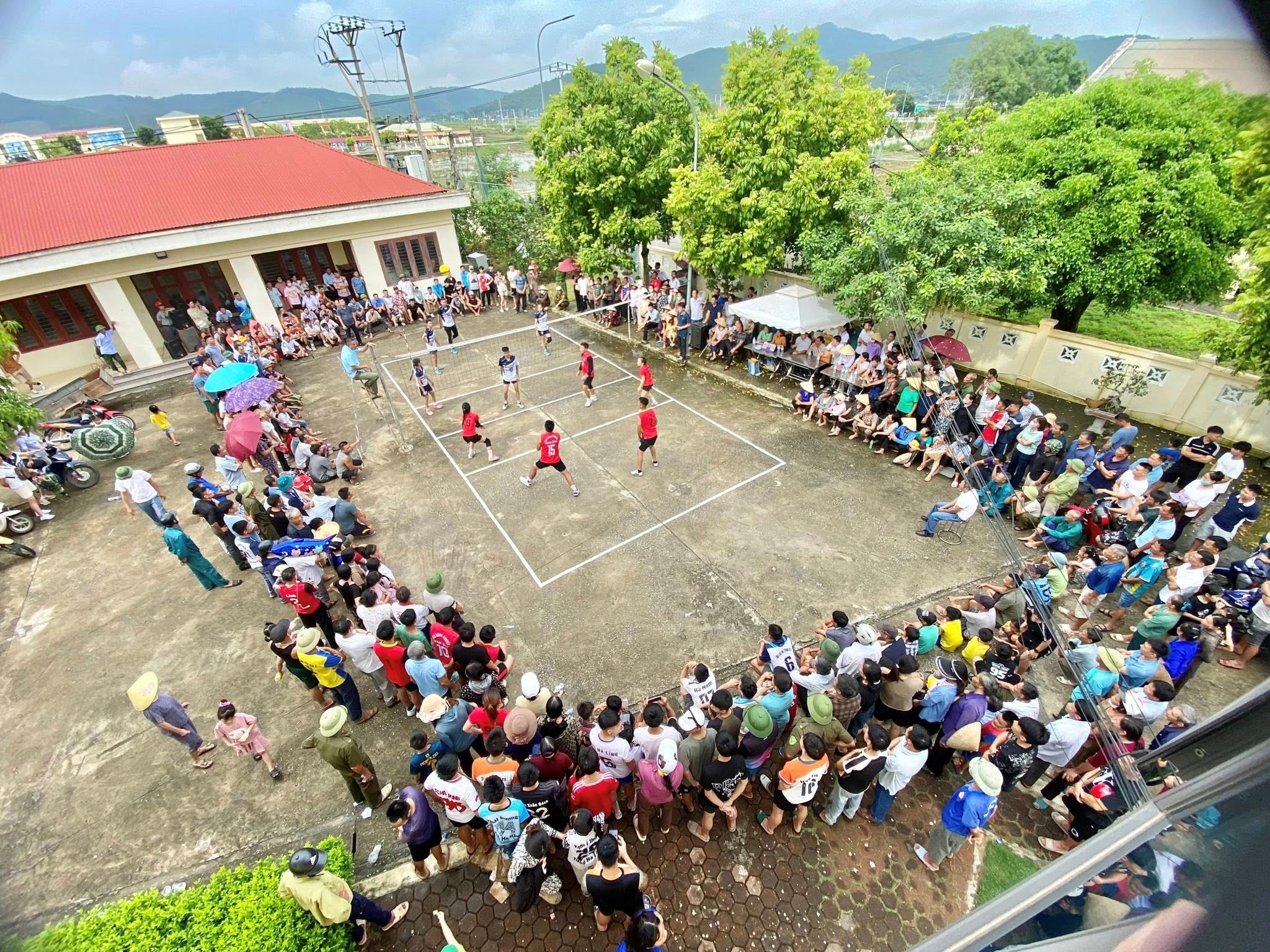 XÃ TỐNG SƠN TỔ CHỨC THÀNH CÔNG GIẢI BÓNG CHUYỀN HƠI CHÀO MỪNG ĐẠI HỘI ĐẢNG BỘ XÃ LẦN THỨ I, NHIỆM KỲ 2025-2030 VÀ CÁC NGÀY LỄ LỚN.