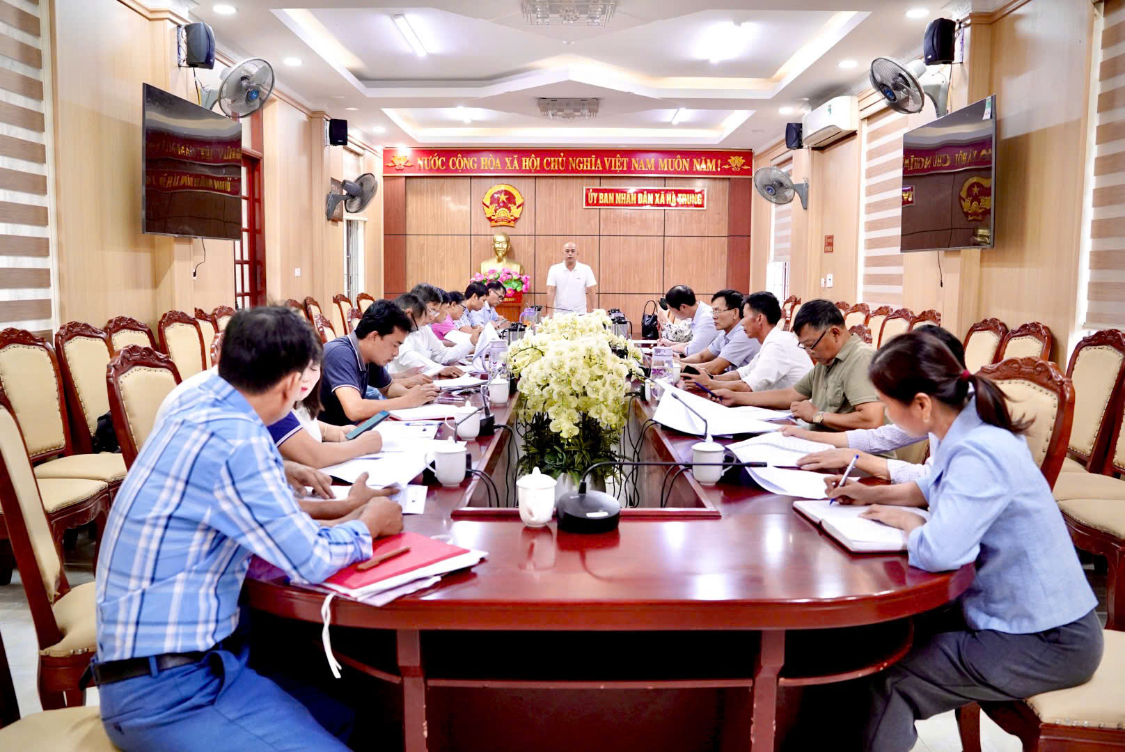 UBND XÃ HÀ TRUNG TỔ CHỨC HỘI NGHỊ TIẾP TỤC TĂNG CƯỜNG CÔNG TÁC THU THUẾ SỬ DỤNG ĐẤT PHI NÔNG NGHIỆP NĂM 2026