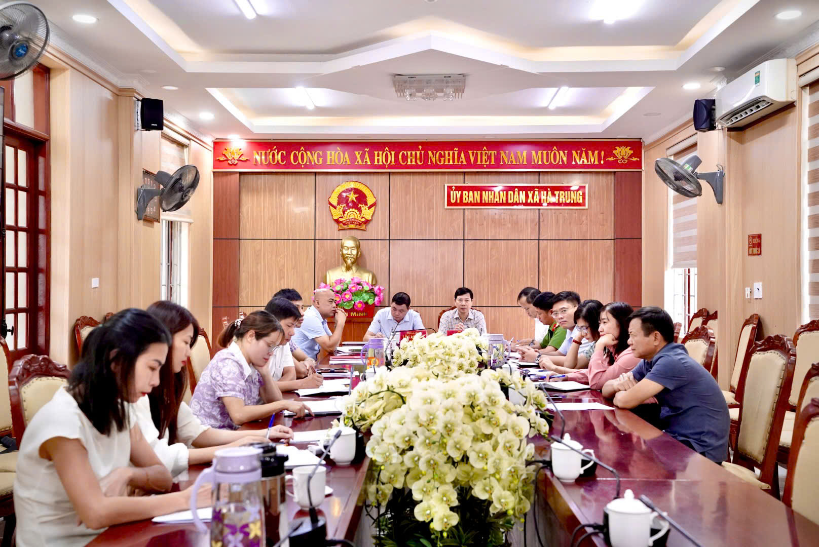  XÃ HÀ TRUNG THAM DỰ HỘI NGHỊ GIAO BAN ĐÁNH GIÁ TIẾN ĐỘ SẮP XẾP, XỬ LÝ TÀI SẢN CÔNG DÔI DƯ, GIẢI PHÓNG MẶT BẰNG, GIẢI NGÂN VỐN ĐẦU TƯ CÔNG VÀ TĂNG TRƯỞNG KINH TẾ THÁNG 10 NĂM 2026