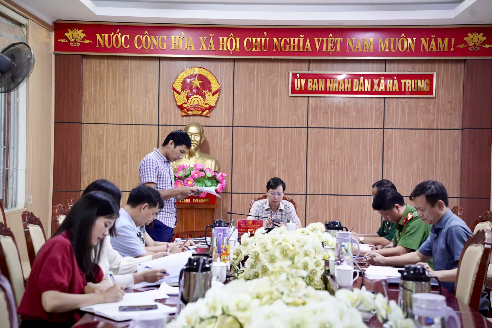 UBND XÃ HÀ TRUNG TỔ CHỨC HỘI NGHỊ THÔNG QUA PHƯƠNG ÁN QUẢN LÝ, KHAI THÁC TÀI SẢN CÔNG DÔI DƯ SAU SẮP XẾP ĐƠN VỊ HÀNH CHÍNH