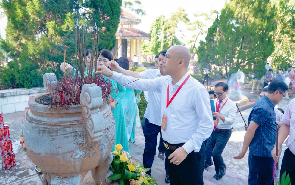 Anh-tin-bai