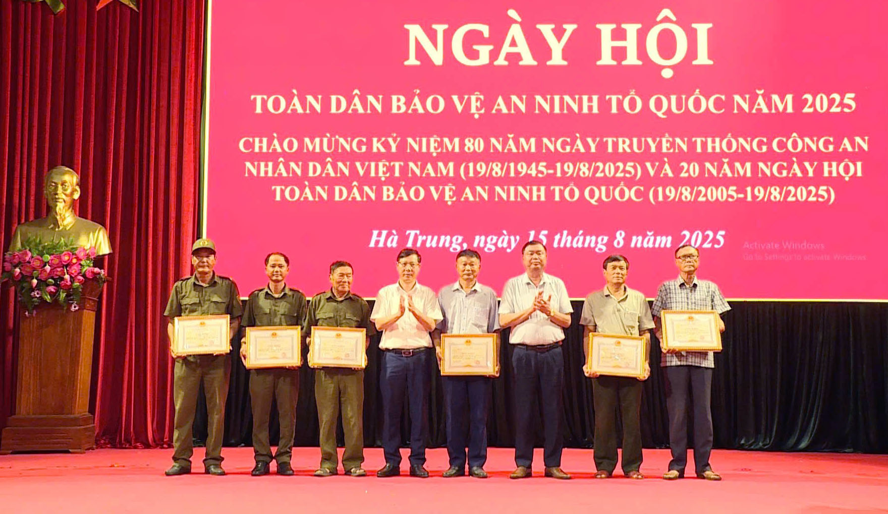 Anh-tin-bai
