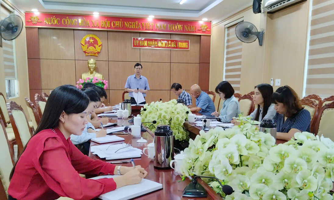 UBND xã Hà Trung: Hội nghị đánh giá tình hình kinh tế - xã hội tháng 8, nhiệm vụ trọng tâm tháng 9/2025