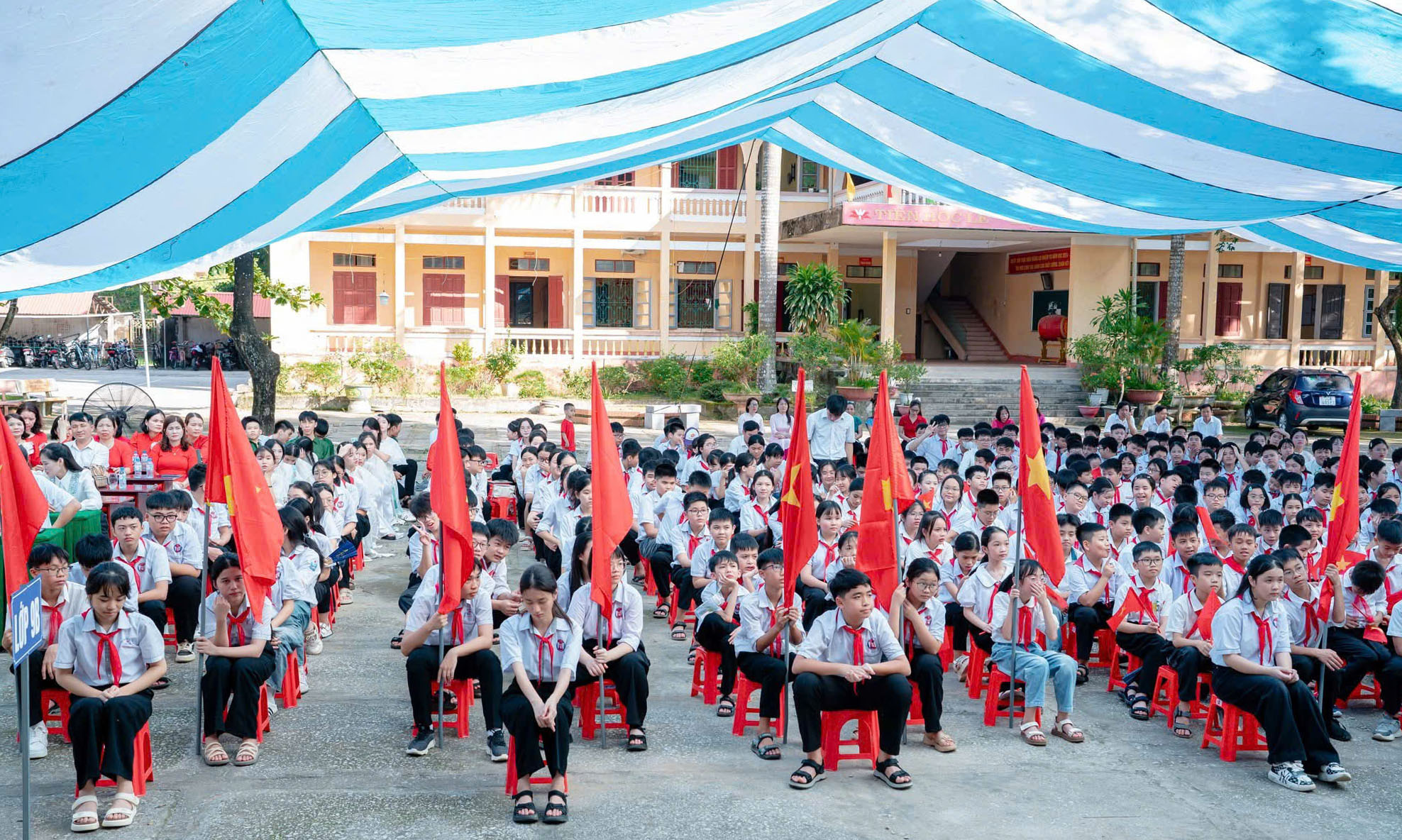 Anh-tin-bai
