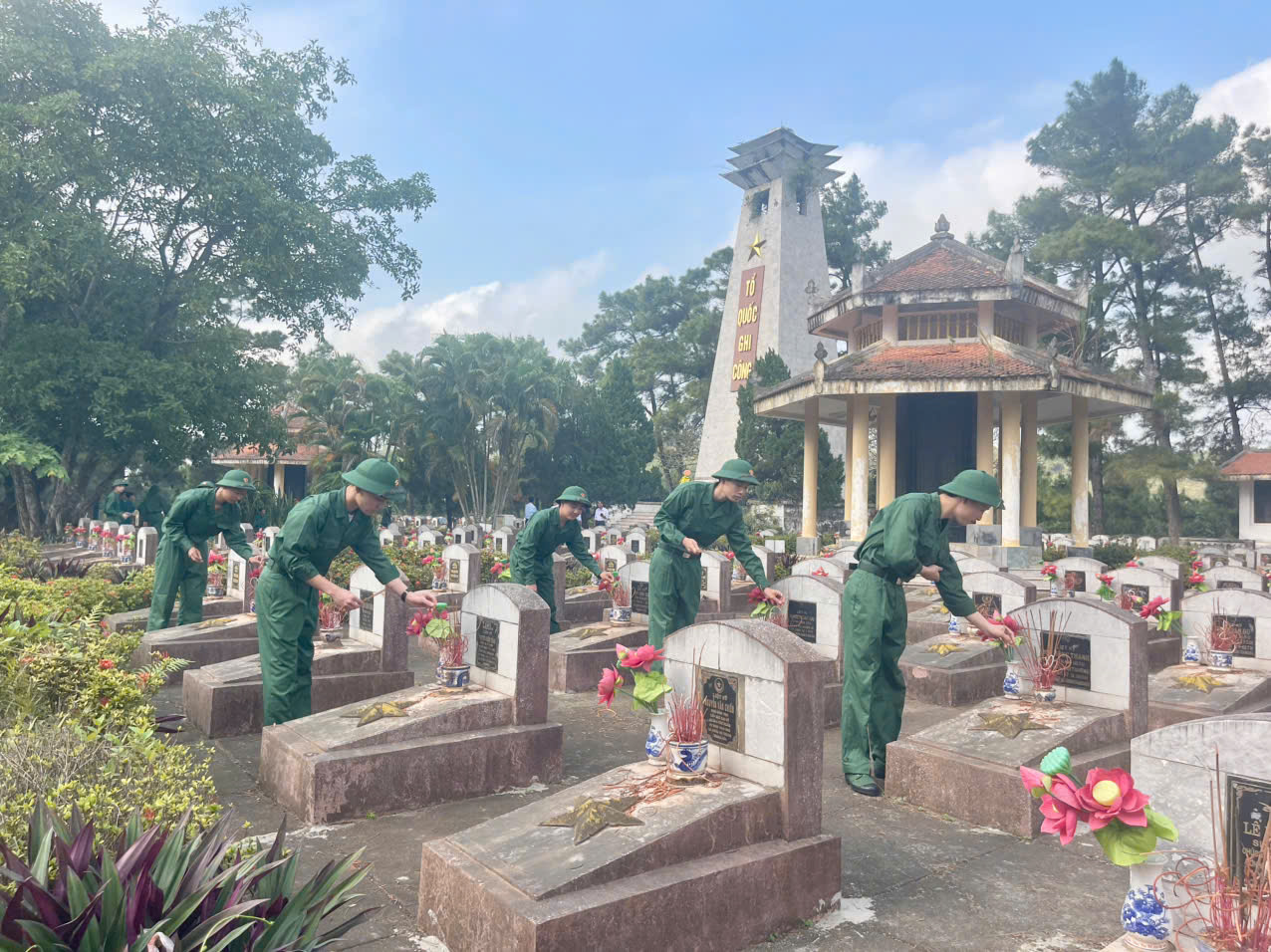 Anh-tin-bai