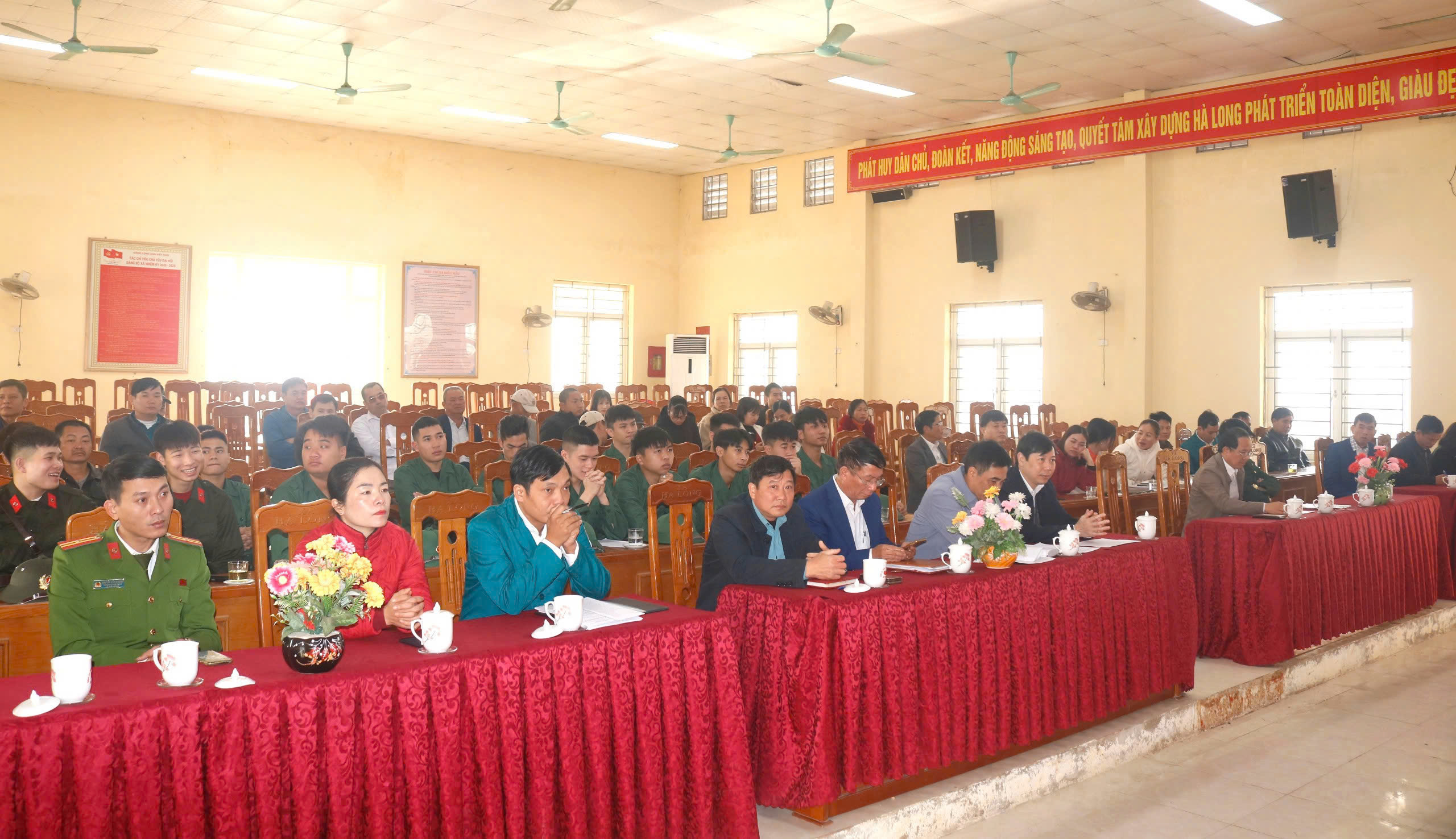 Các xã Hà Tân, Hà Tiến, Thị Trấn Hà Long gặp mặt, động viên tân binh lên đường nhập ngũ năm 2025