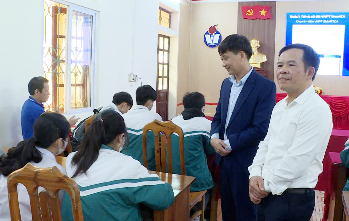 Các trường học trên địa bàn huyện tích cực chuyển đổi số trong dạy và học.