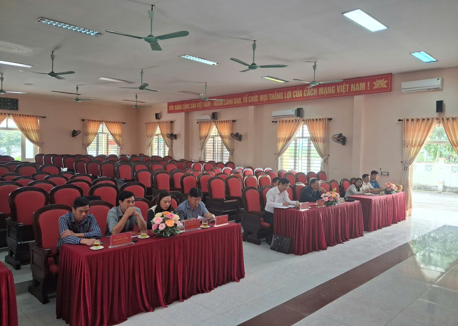 D:\1. TỔNG HỢP\Desktop\z7292217050165_261be601447f421f72a55aea04c7b808.jpg
