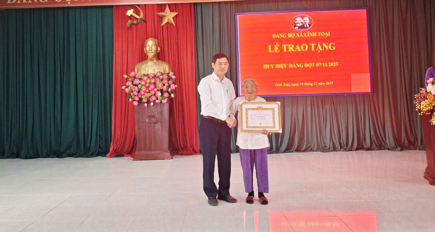 D:\2. NĂM 2025 LĨNH TOẠI\1. CÁ NHÂN\TRAO HHĐ\z7351961850847_bd4ab41378d840d4bae395031bd4e3c9.jpg