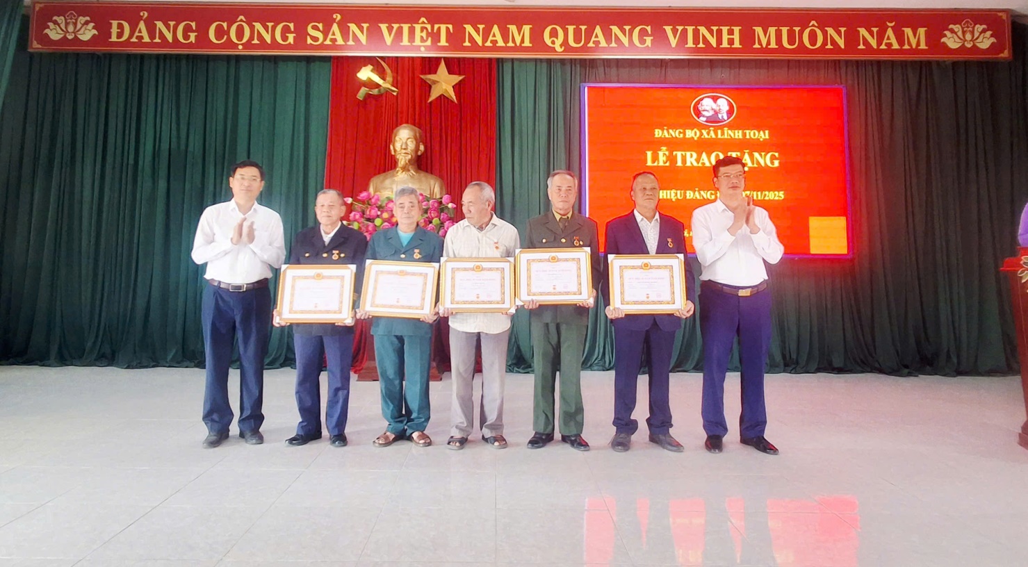 D:\2. NĂM 2025 LĨNH TOẠI\1. CÁ NHÂN\TRAO HHĐ\z7351961927265_5ad357e7d8549ee1e368eec24edcf2df.jpg