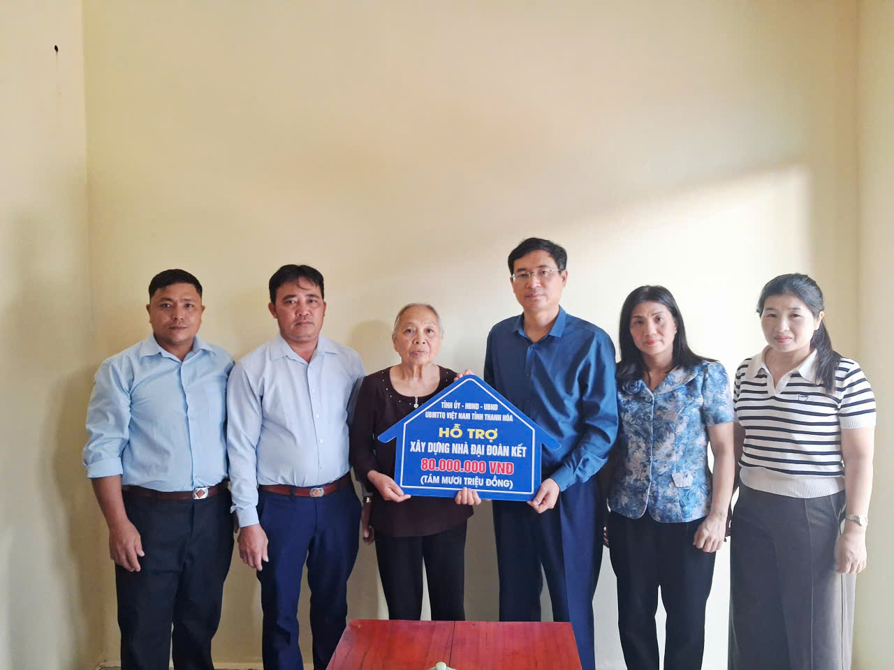 D:\CHƯƠNG TRÌNH PHÁT THANH\THÁNG 12\trao nhà\z7360538490488_612b5a42e984d512236b3a212adf74fb.jpg